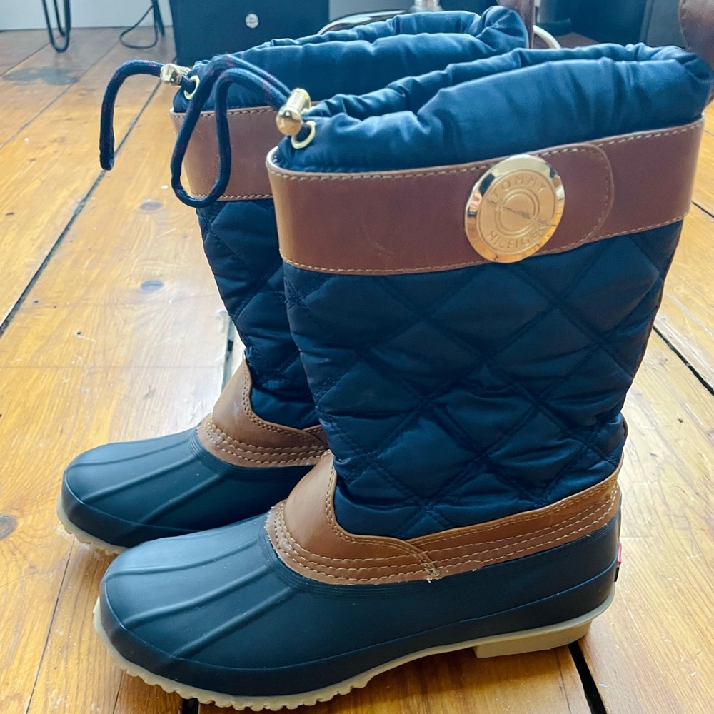 🎁 Tommy Hilfiger Arcadia Duck Boots 🦆